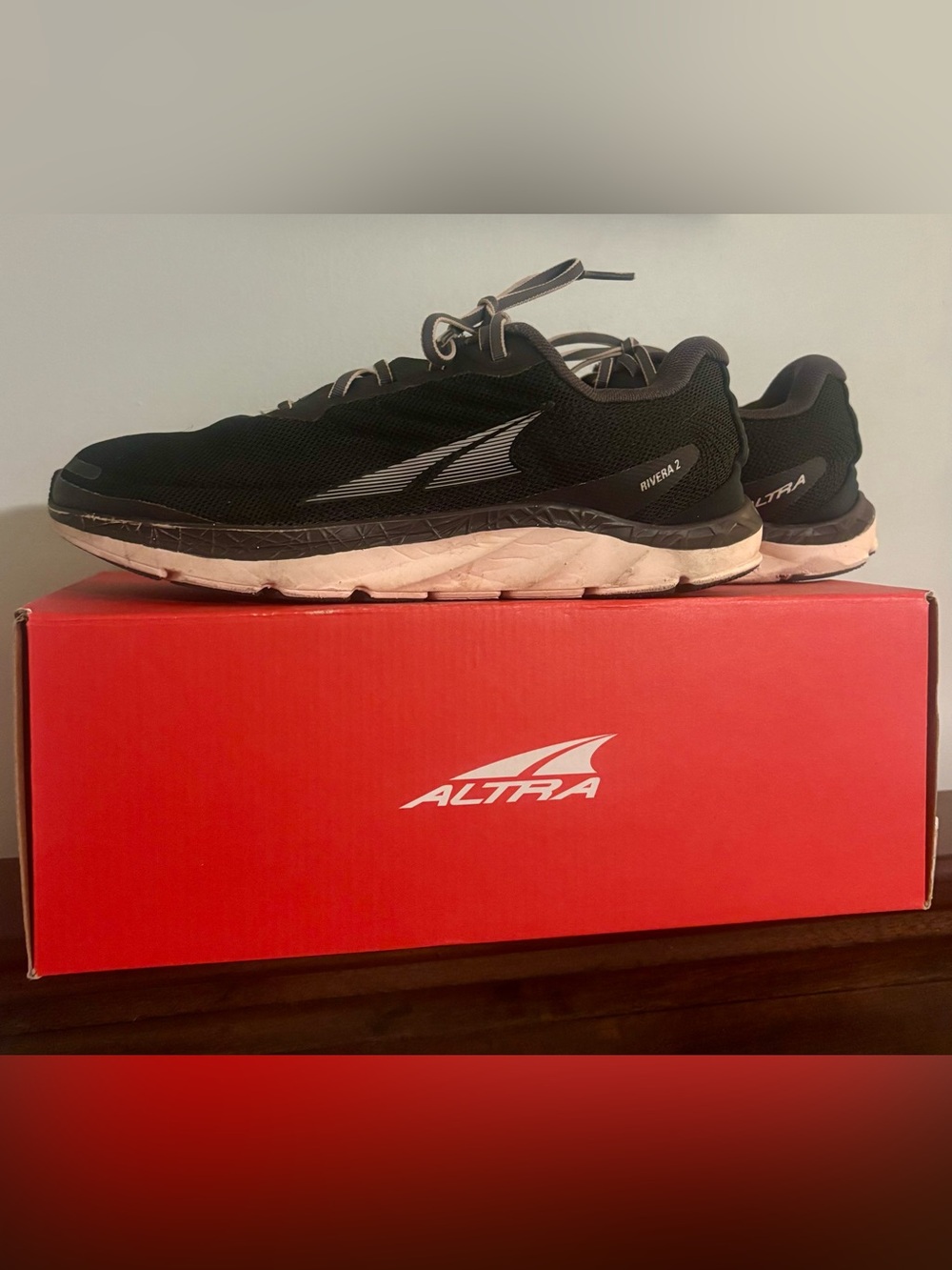 Altra Rivera Women’s Black and Pink Athletic Shoes size 8